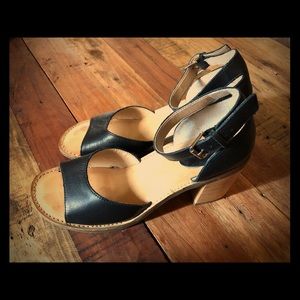 Latigo Women’s thick heeled Sandals.